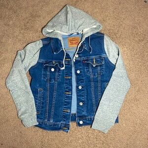 Women’s Jean jacket with hoodie from Levi’s